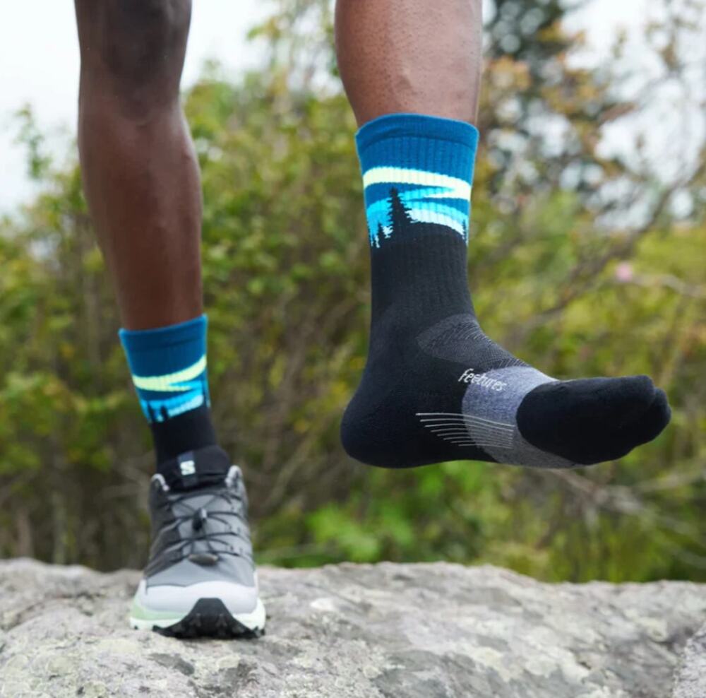 Feetures Unisex MD Blue Aurora Trail Max Cushion Mini Crew Socks Outdoor A20-12
